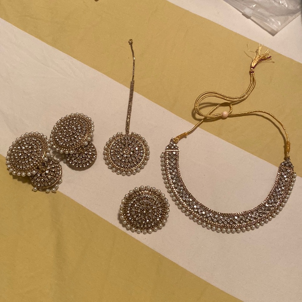 Indian / Pakistani / Desi necklace/earrings/tikka set